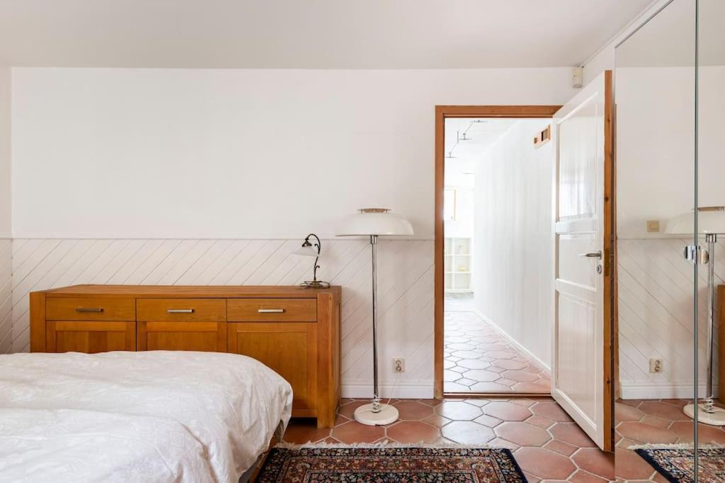 Appartement Laegenhet I Ett Hus Egen Ingang à Sundbyberg Extérieur photo
