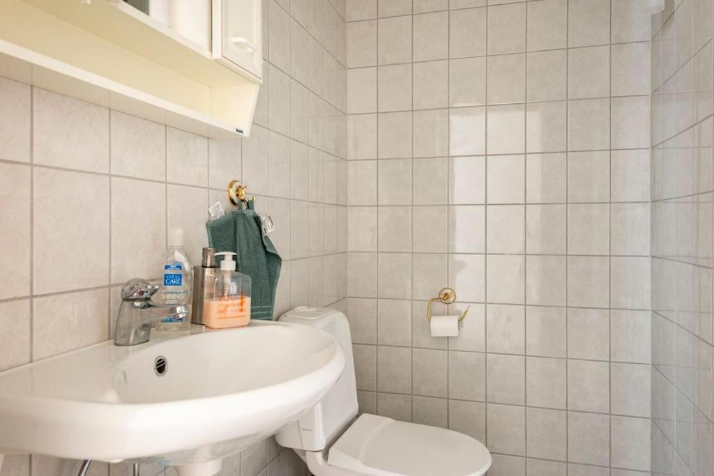 Appartement Laegenhet I Ett Hus Egen Ingang à Sundbyberg Extérieur photo