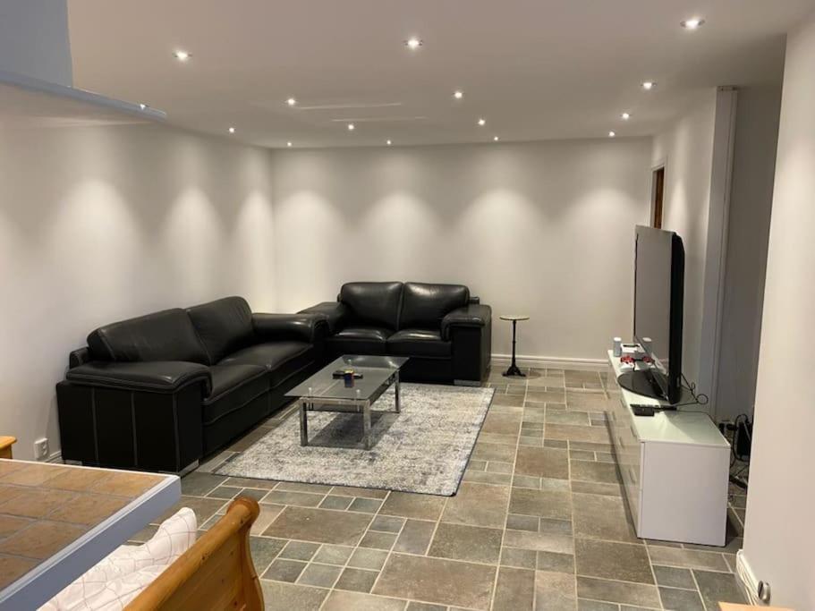Appartement Laegenhet I Ett Hus Egen Ingang à Sundbyberg Extérieur photo
